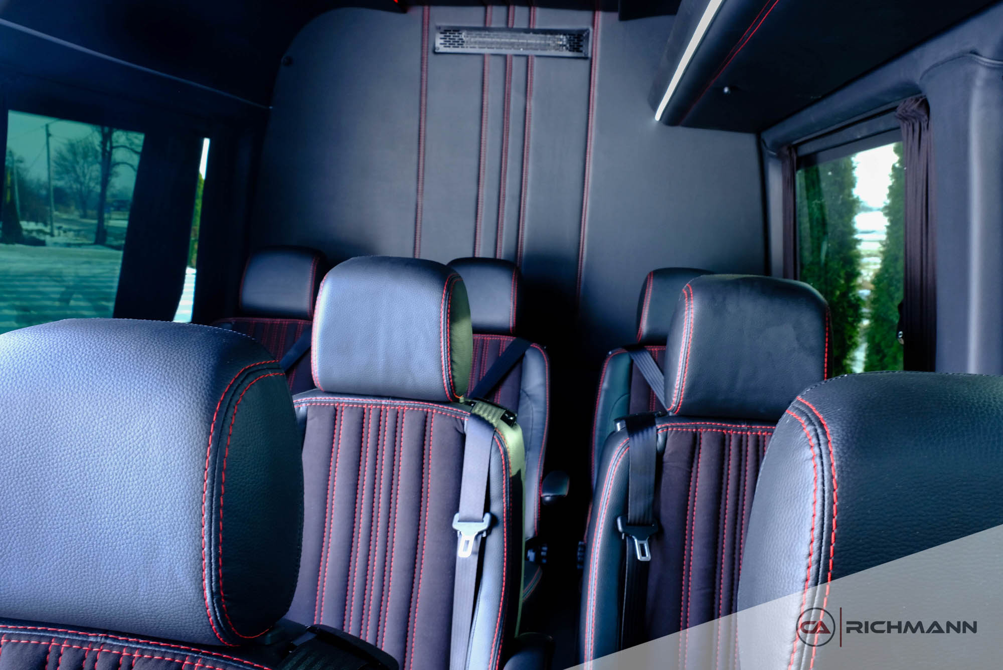 przeróbki busów na kampery