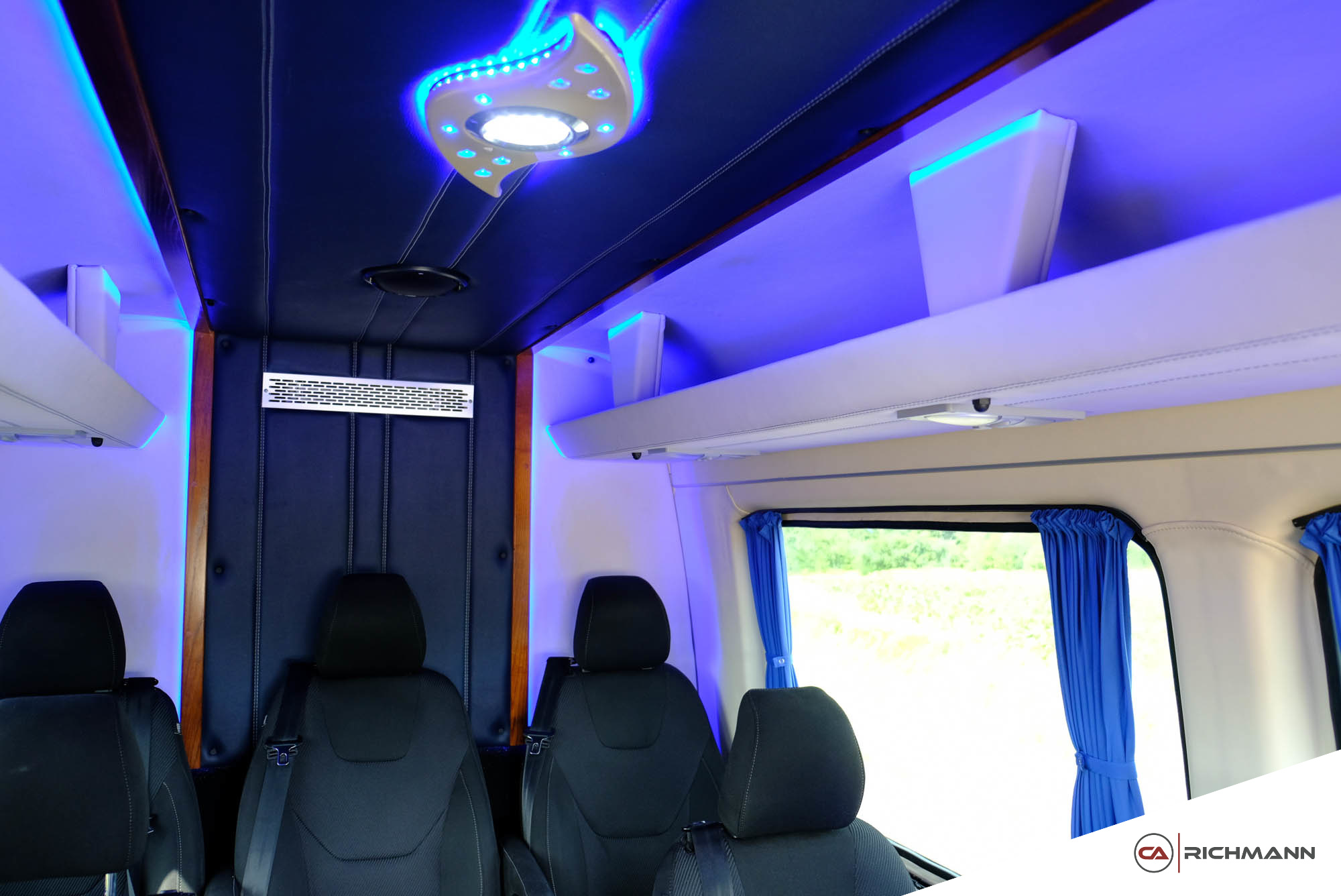 przeróbki busów na kampery