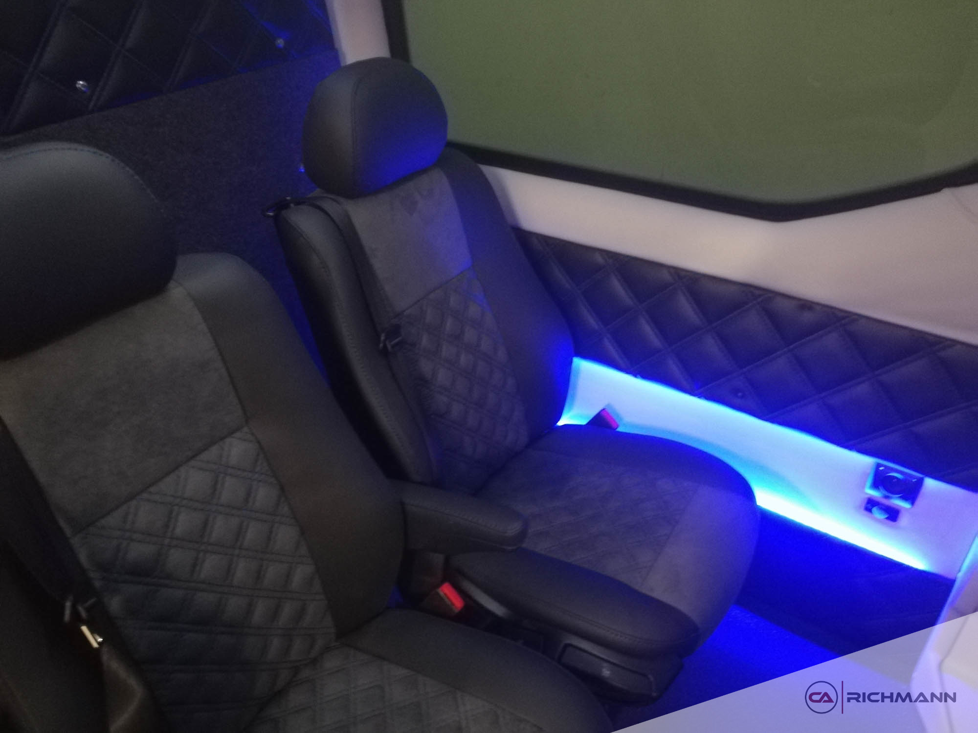 przeróbki busów na kampery