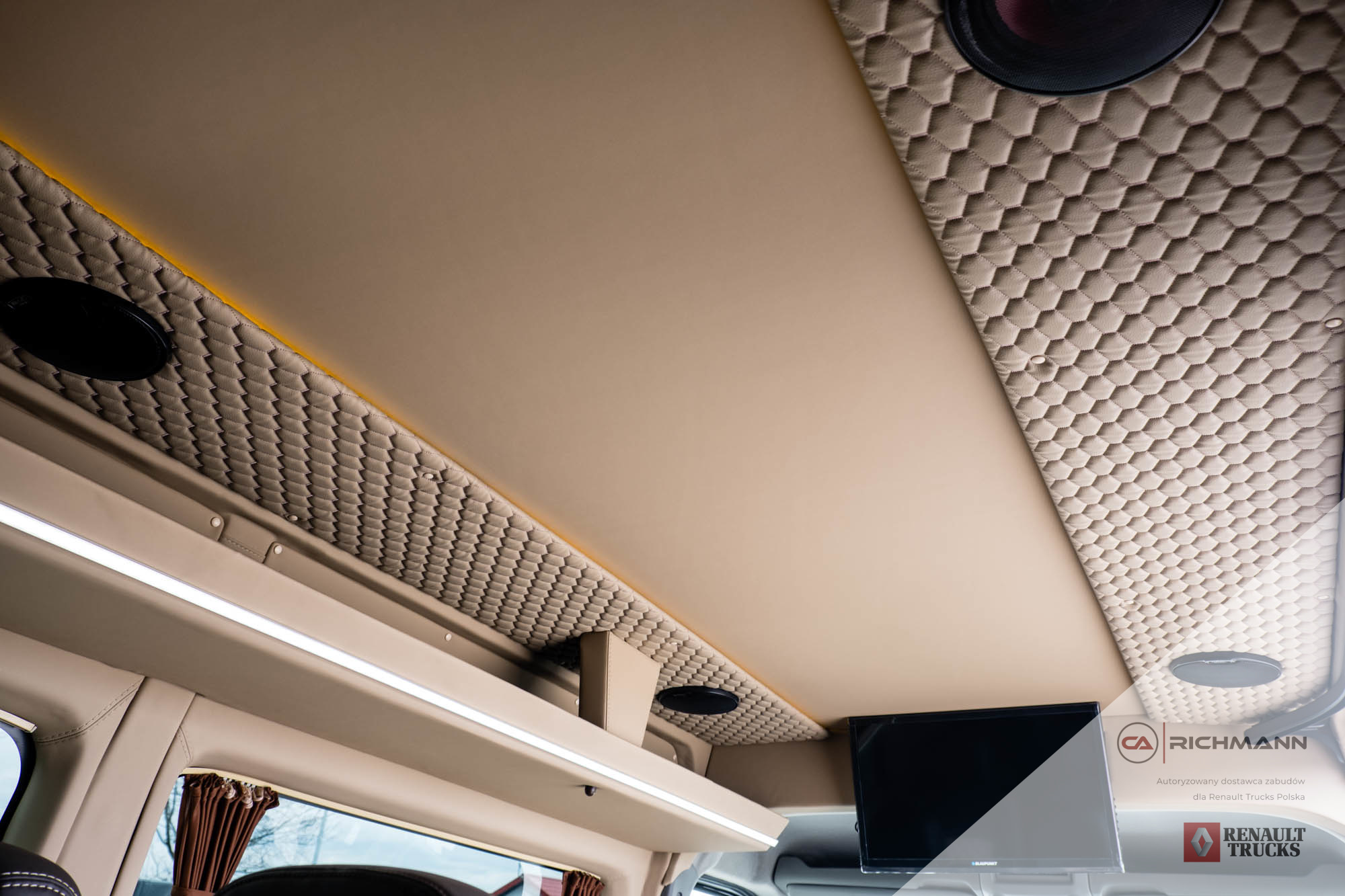 zabudowy busów vip