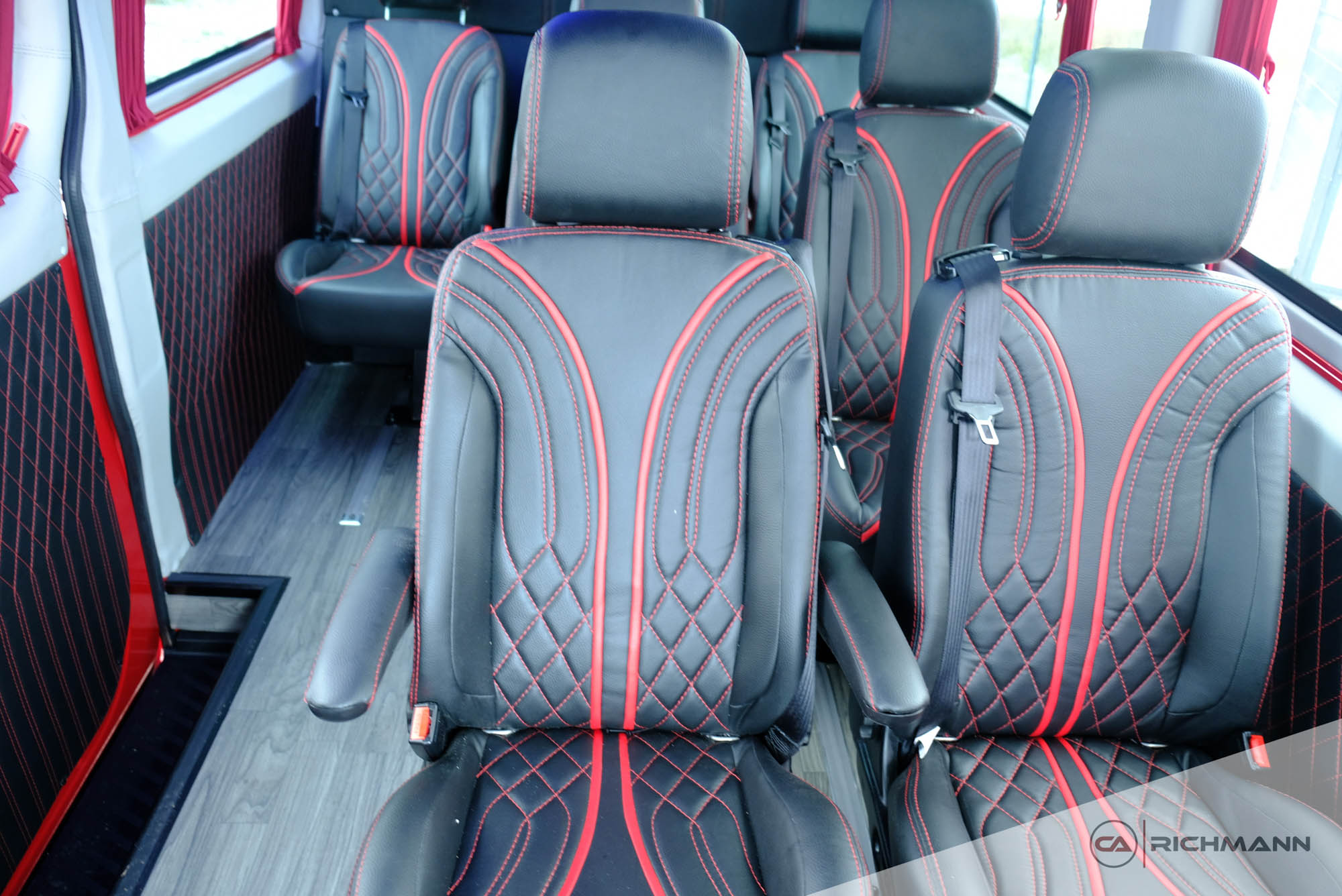 zabudowy busów vip