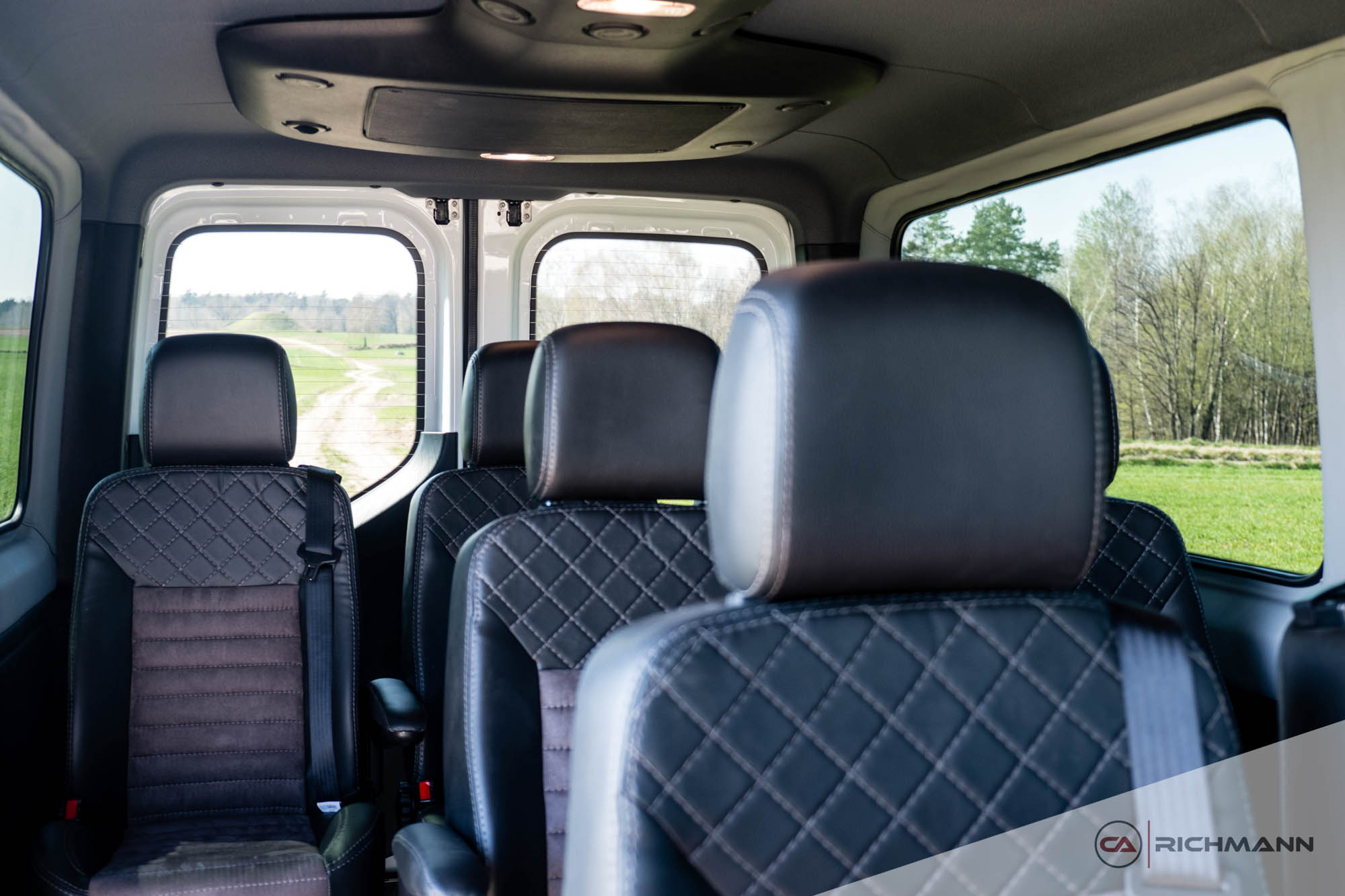przeróbki busów na kampery