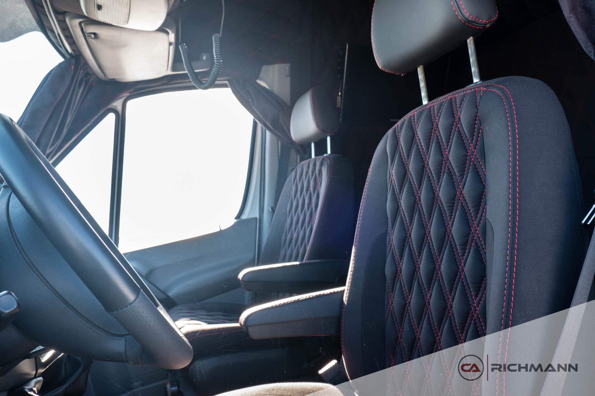 przeróbki busów na kampery