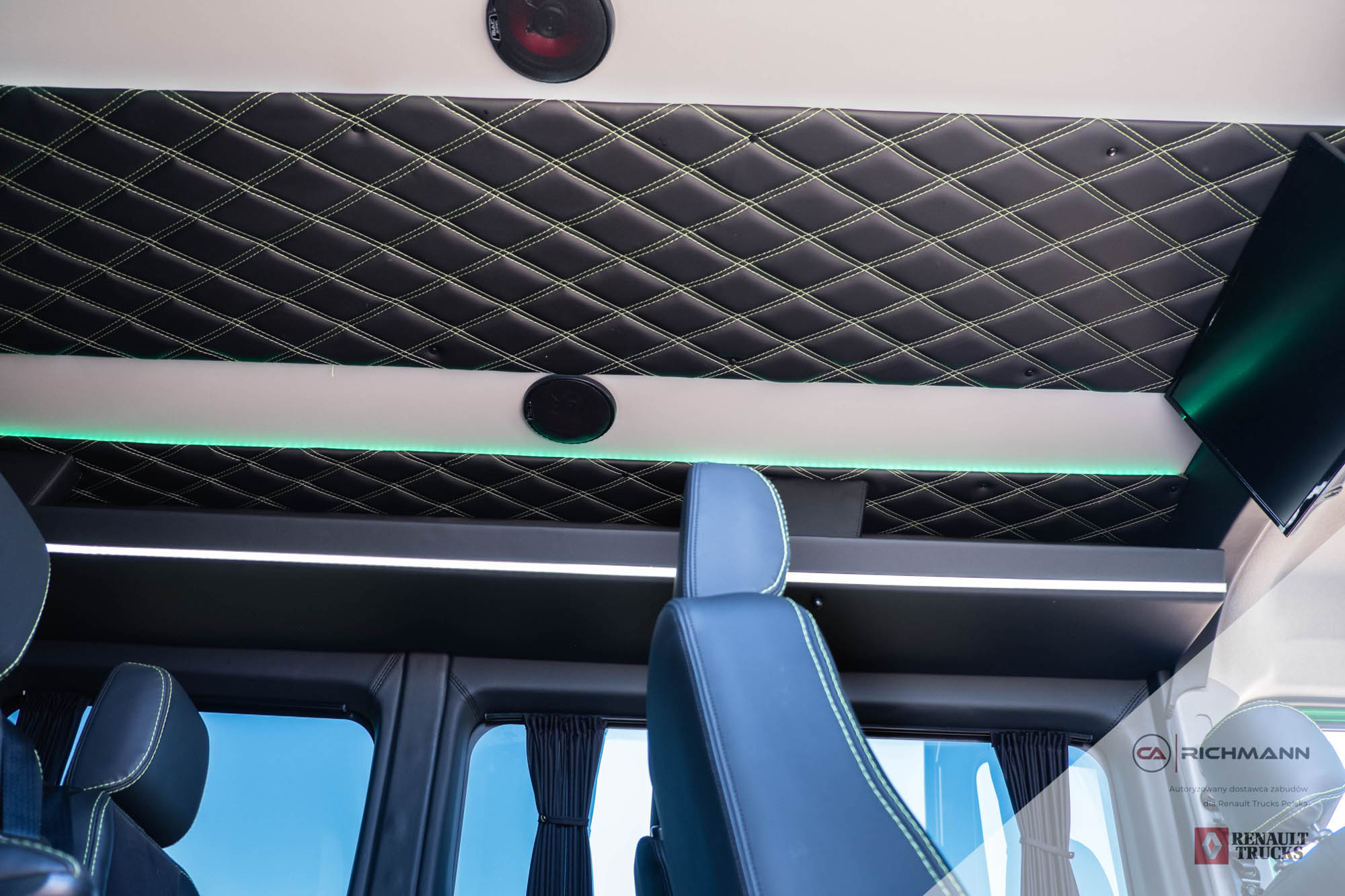 przeróbki busów na kampery