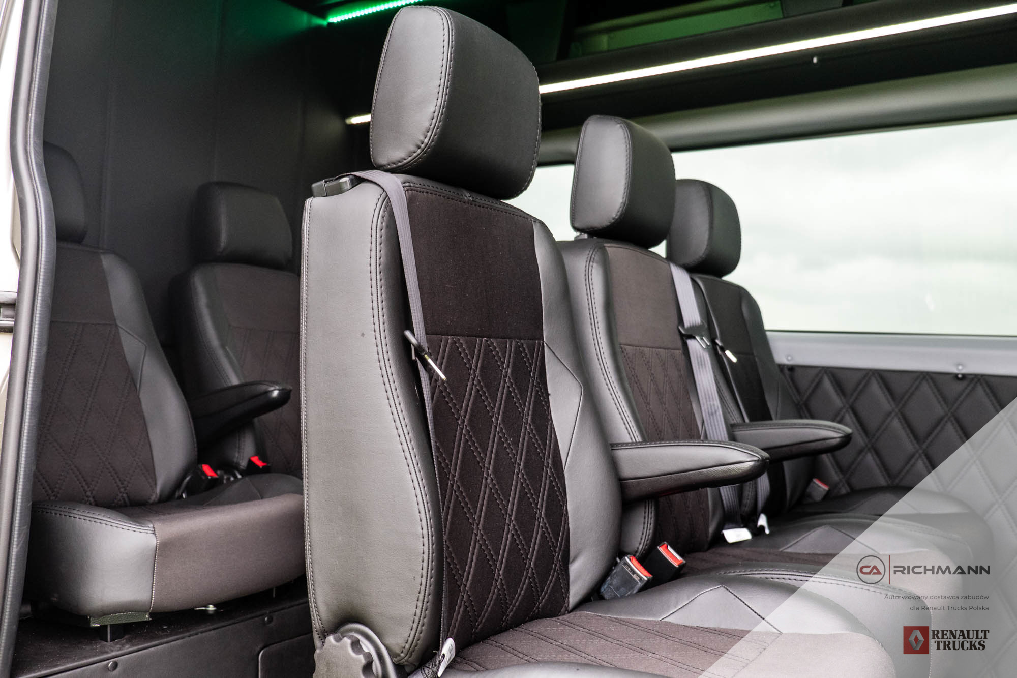 zabudowy busów vip