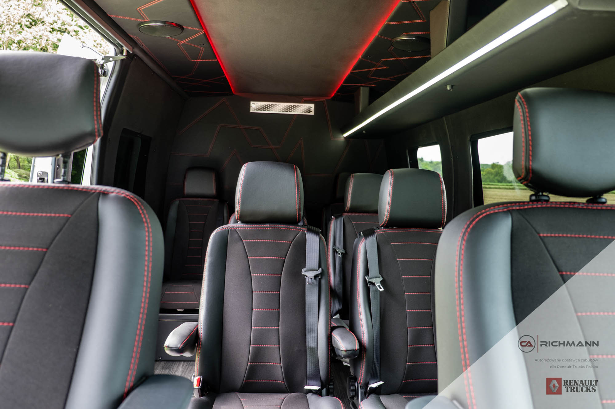 przeróbki busów na kampery