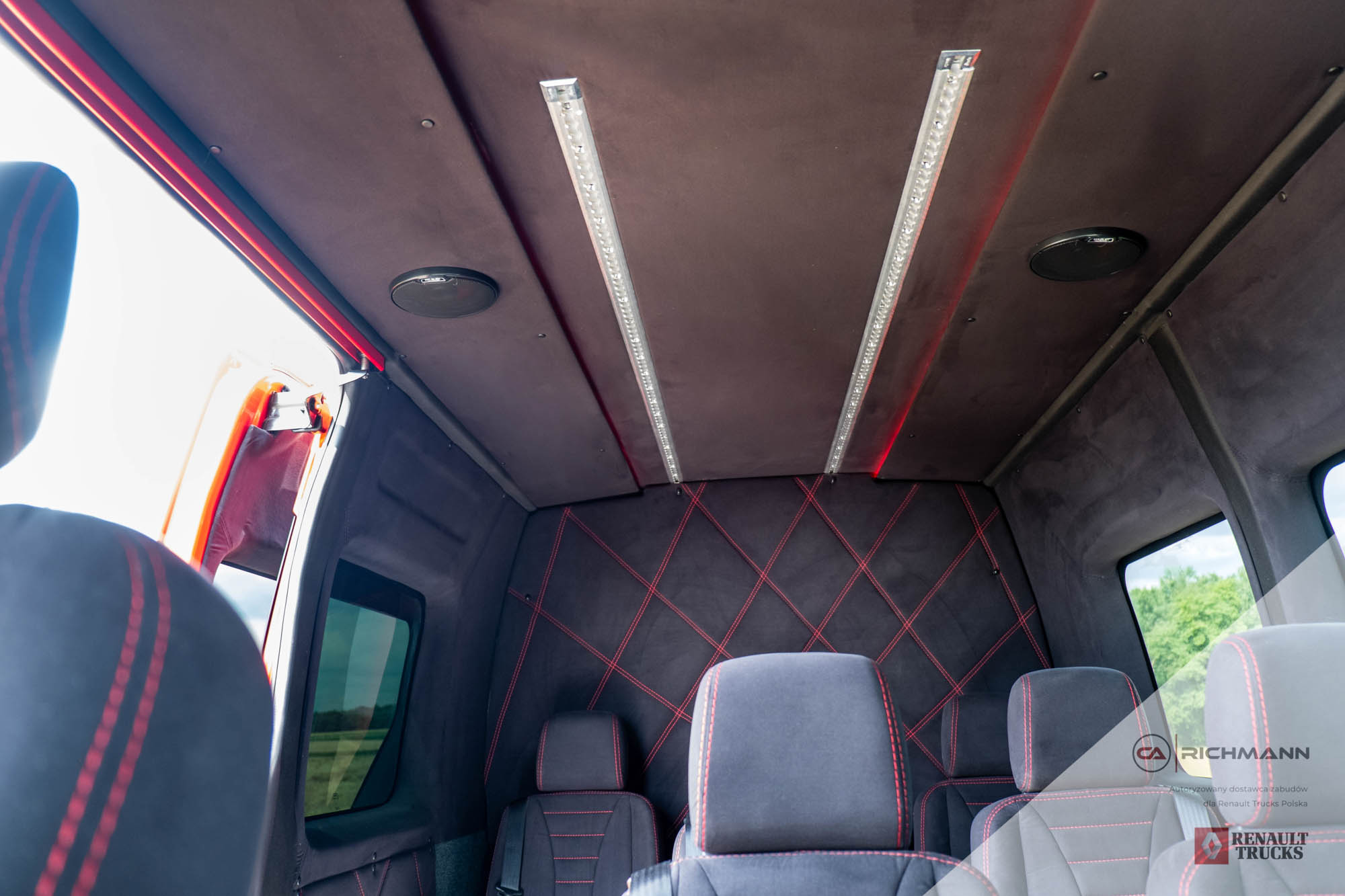 przeróbki busów na kampery