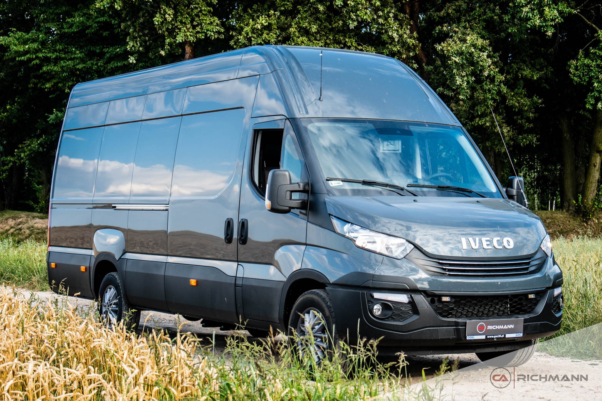 przeróbki busów na kampery
