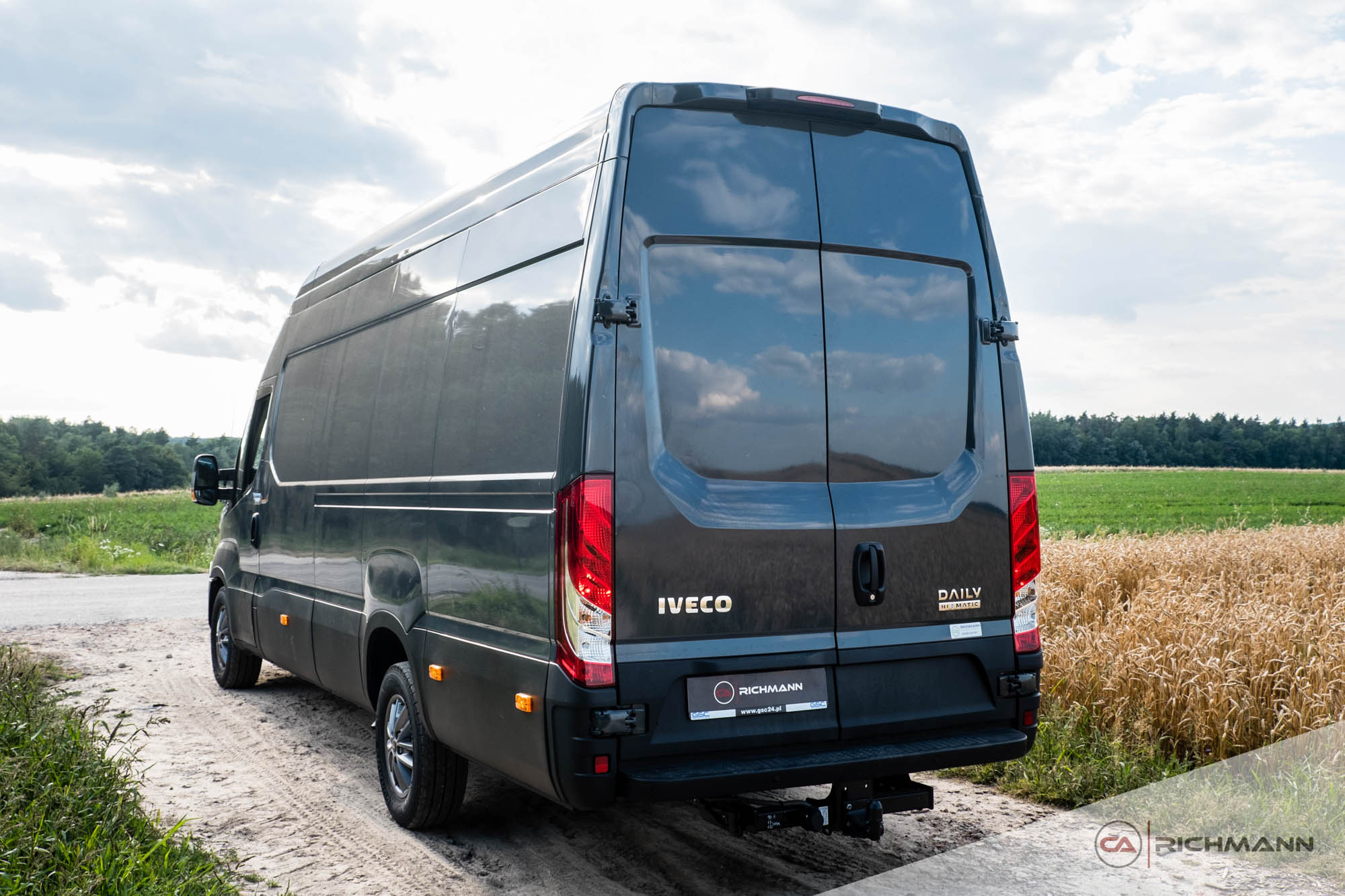 przeróbki busów na kampery