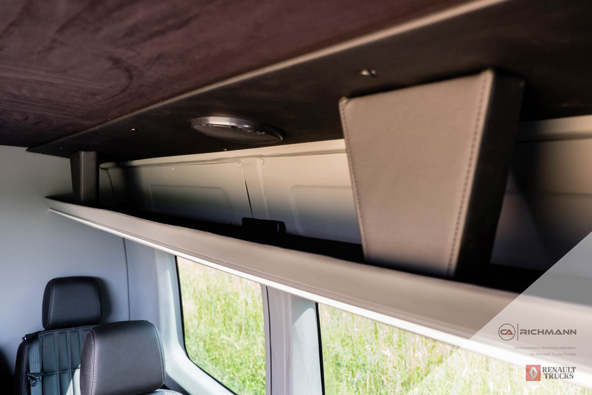 przeróbki busów na kampery